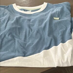 NWT! Levi's Two-Tone Blue and White Tee. Kids XL